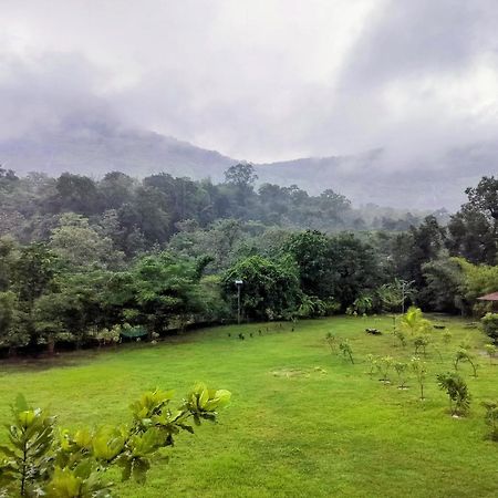 Villa King'S Landing Karjat Exterior foto