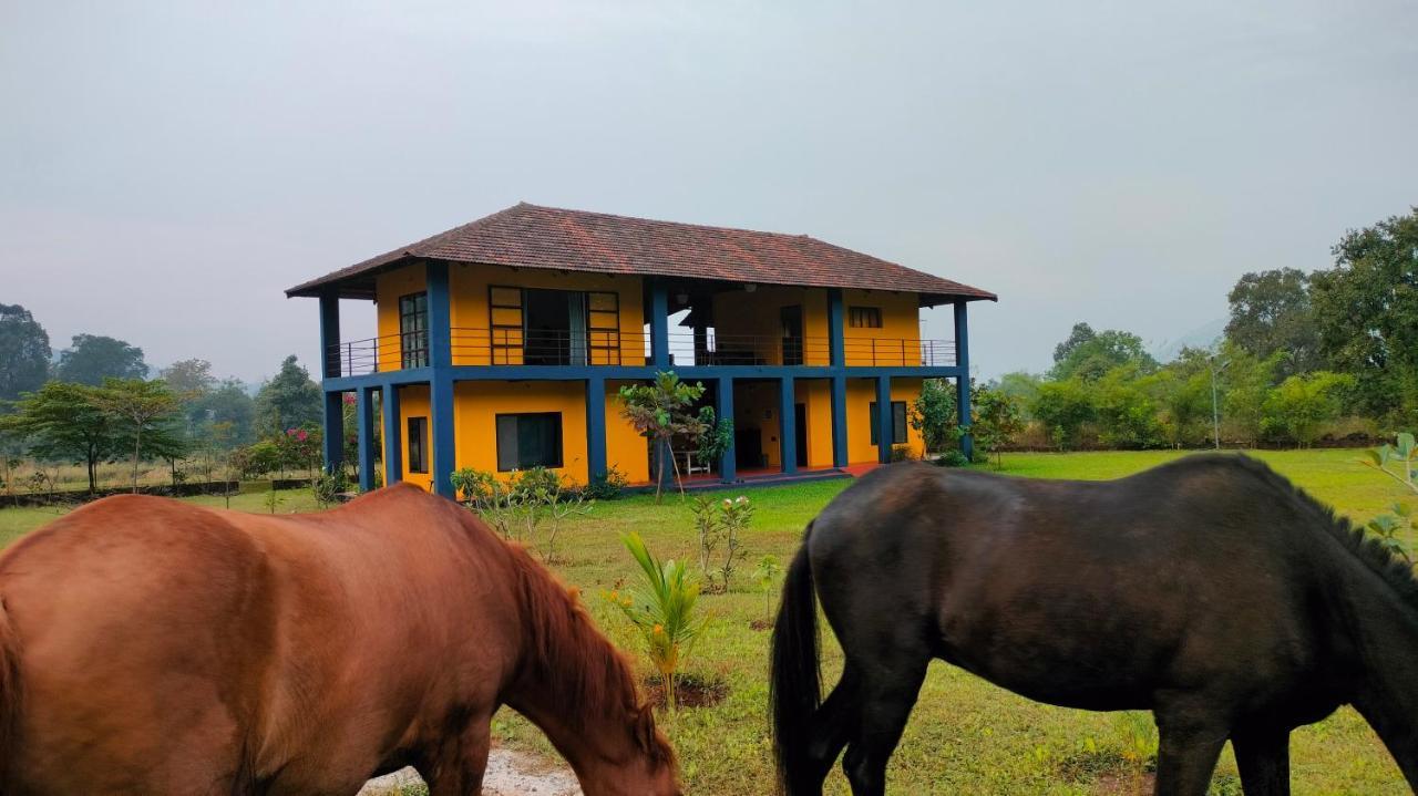 Villa King'S Landing Karjat Exterior foto