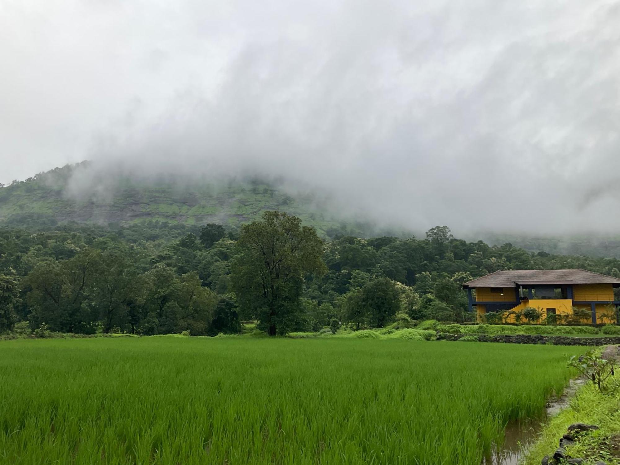 Villa King'S Landing Karjat Exterior foto