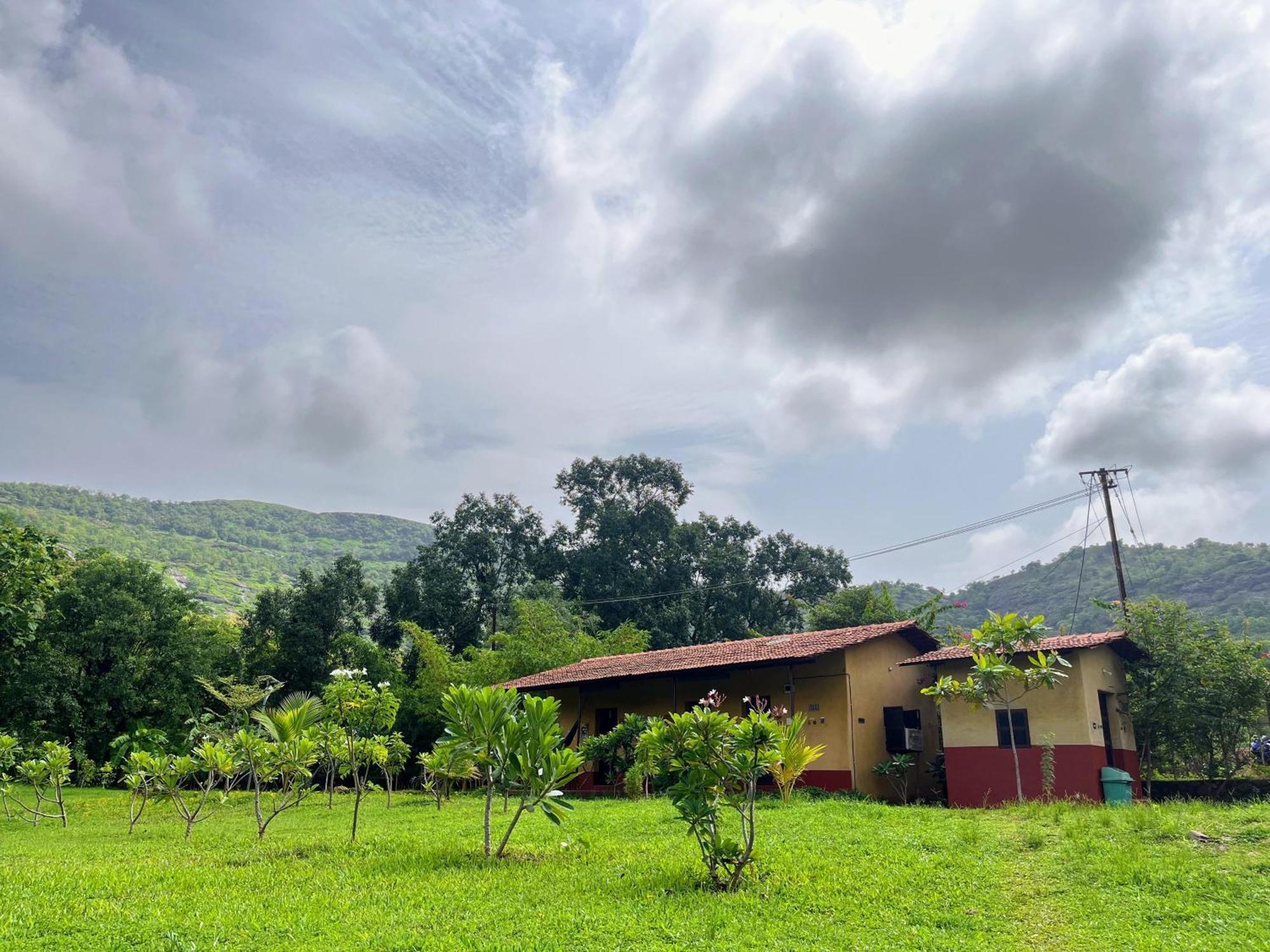 Villa King'S Landing Karjat Exterior foto