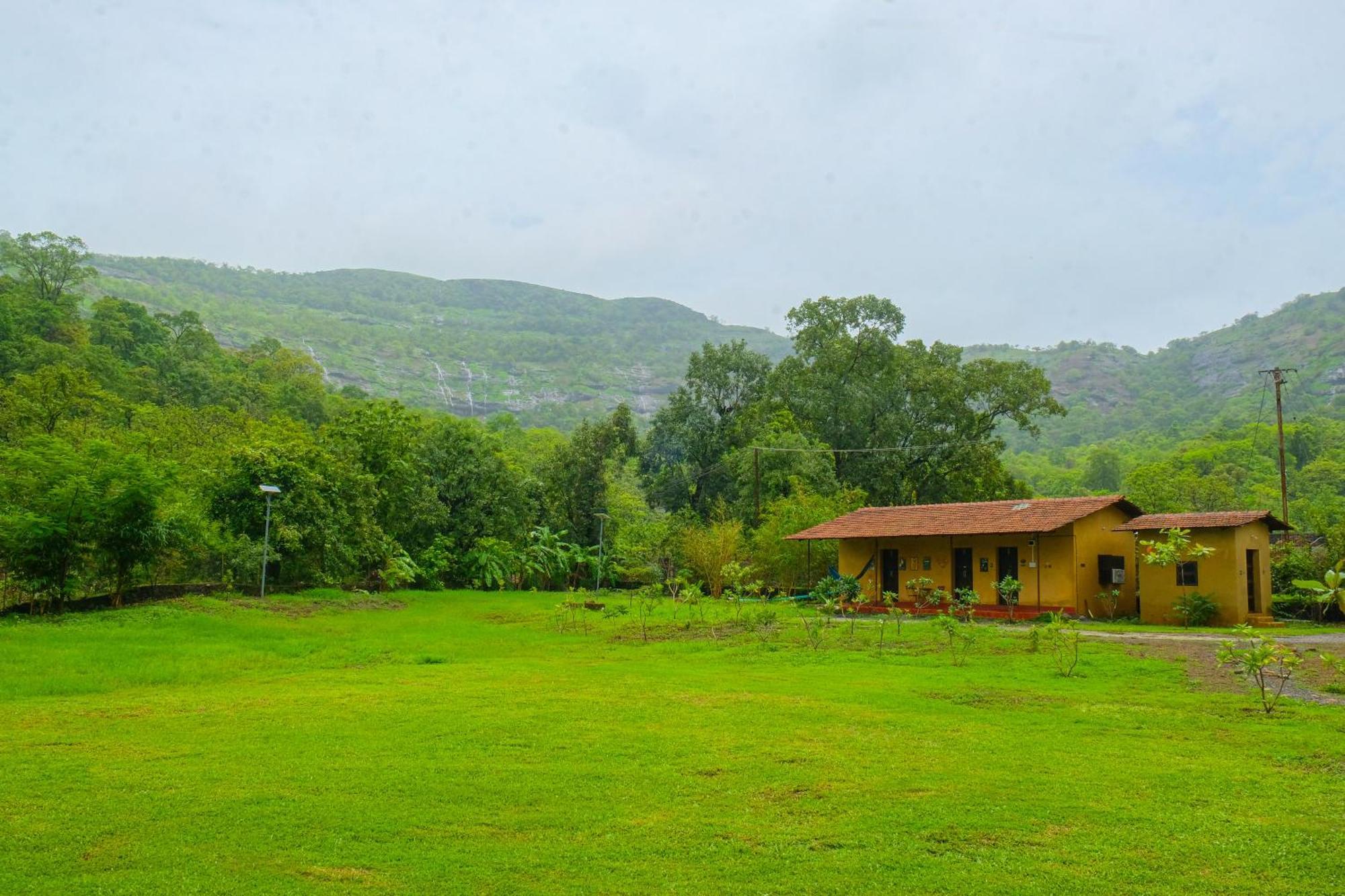 Villa King'S Landing Karjat Exterior foto