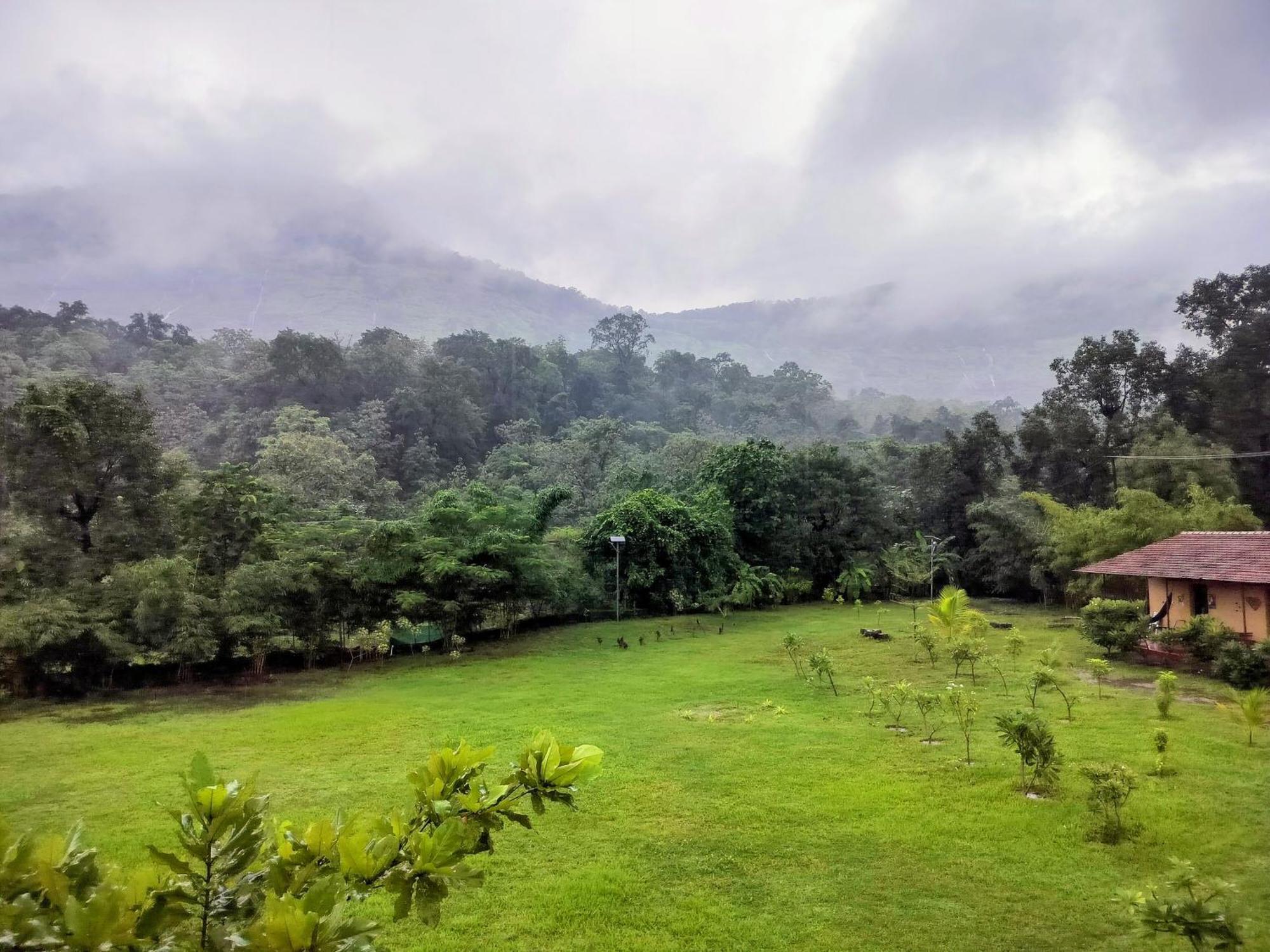 Villa King'S Landing Karjat Exterior foto